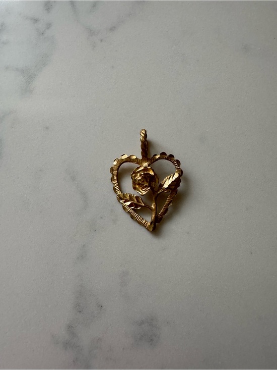Jewelry - 14k Vintage Heart/Flower Pendant